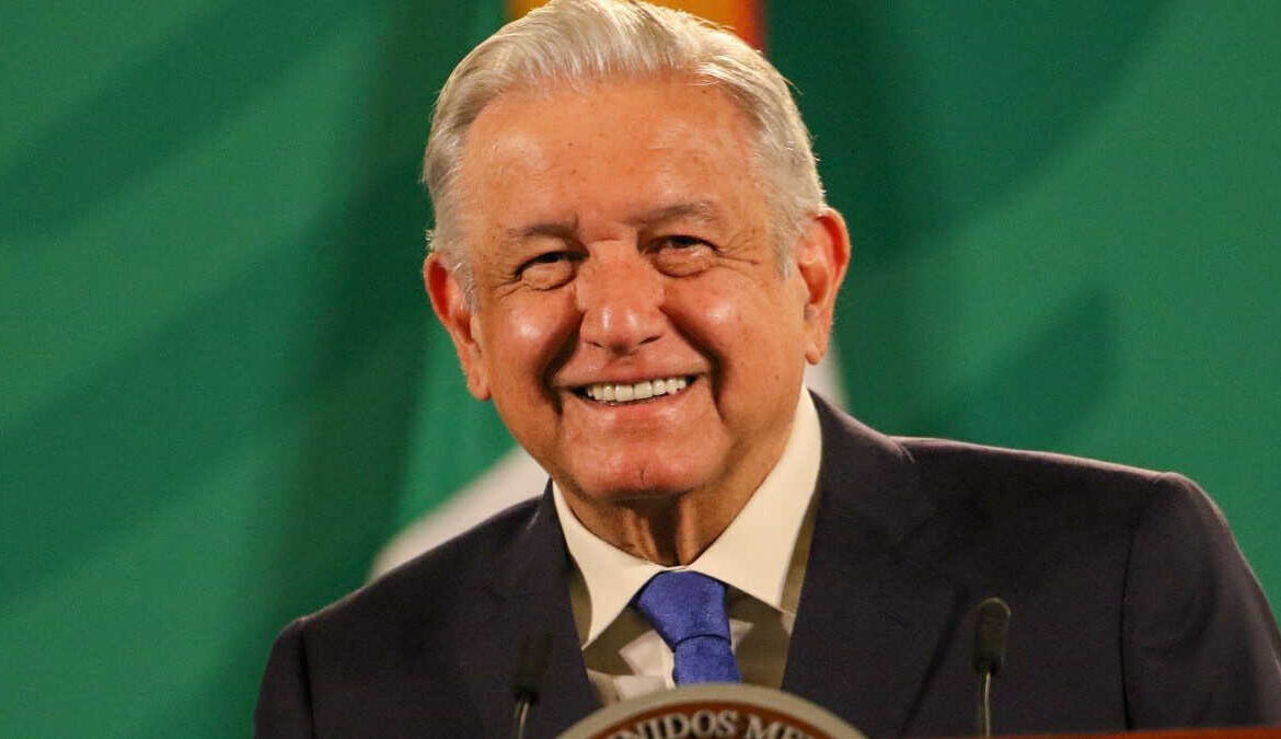 AMLO califica de politiquería las sanciones del INE por influencers