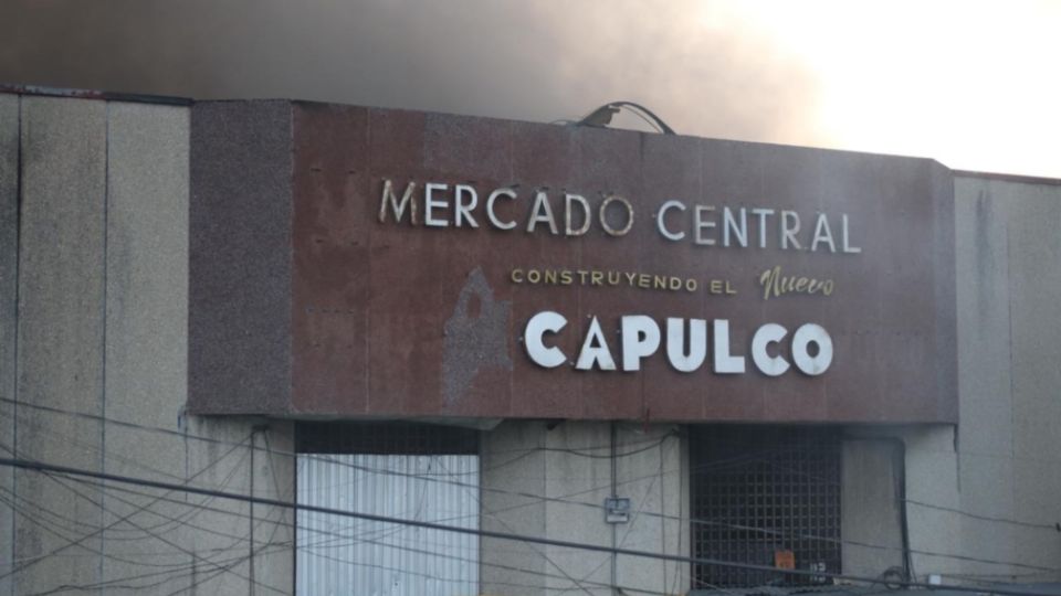 “Ya no pudimos rescatar nada”: el fuego arrasa con 570 negocios en un mercado