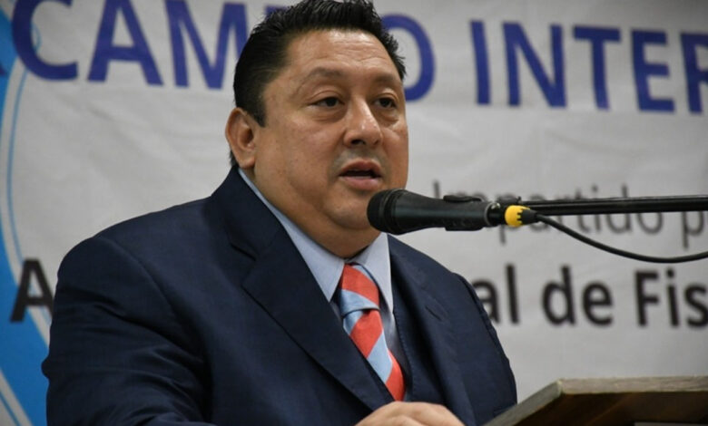 Ordenan liberar a fiscal de Morelos