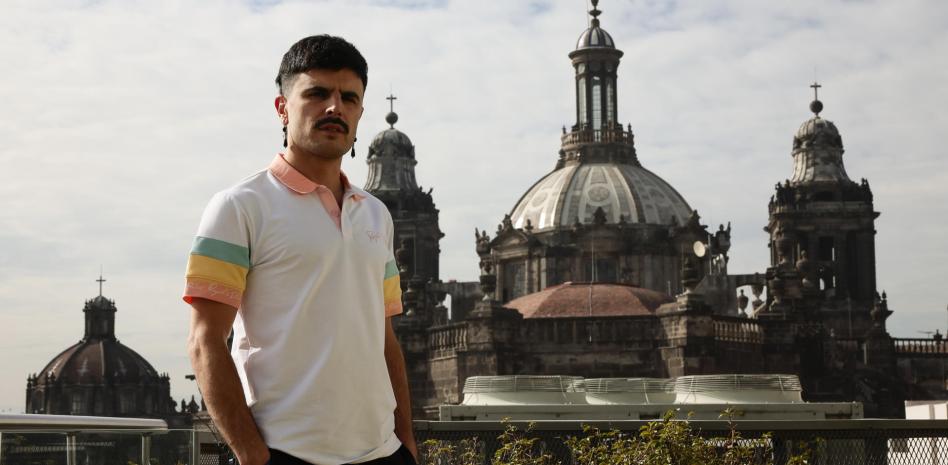 Rodrigo Cuevas presenta en México su explosiva combinación de música tradicional y actual