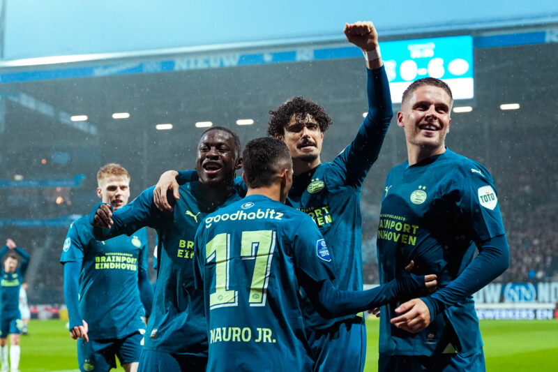 PSV y “Chucky” Lozano a un paso del título de la Eredivisie