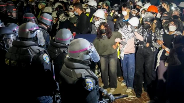 Biden condena la violencia en las protestas universitarias contra la guerra en Gaza