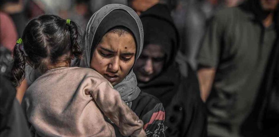 Bombas y enfermedades: lo que está matando a las madres en Gaza