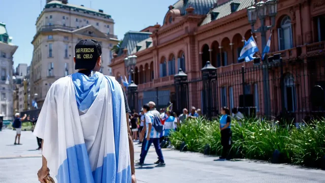 FMI prevé que la economía argentina crezca a final de año, pero augura un camino difícil