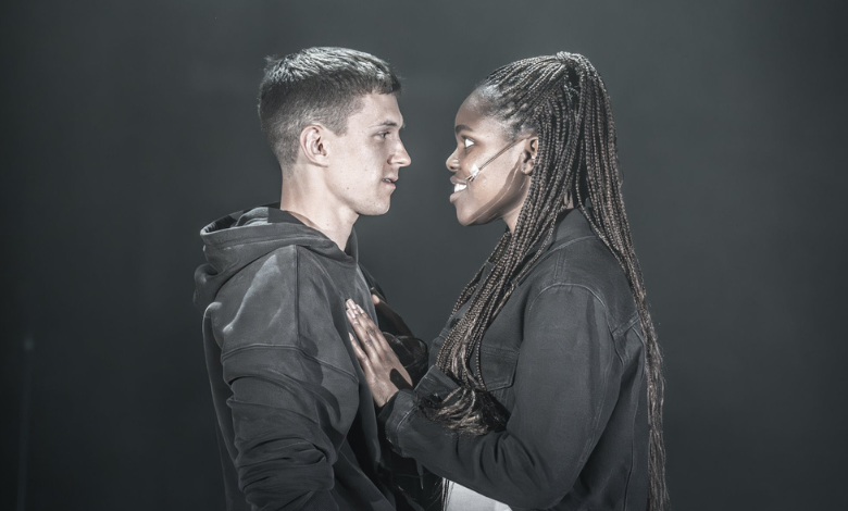“Romeo y Julieta” recibe críticas por tener una protagonista de color